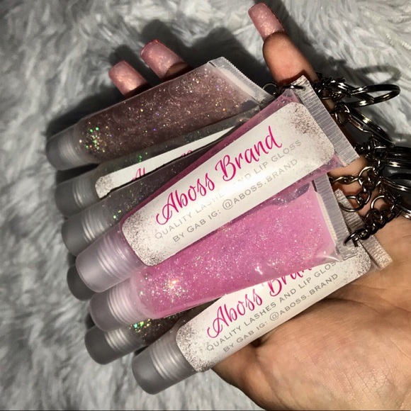 Quality lashes and lipgloss - Picture 4 of 8